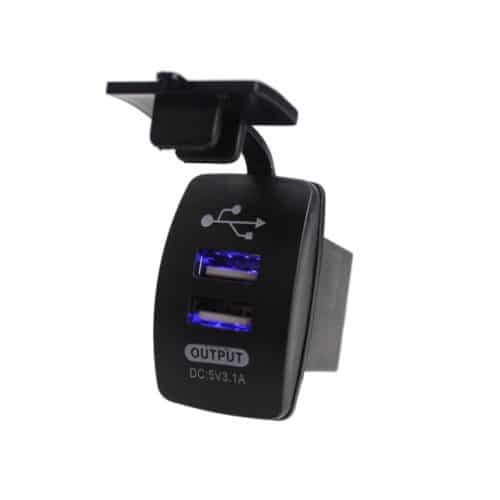 usb aljzat autoba 4